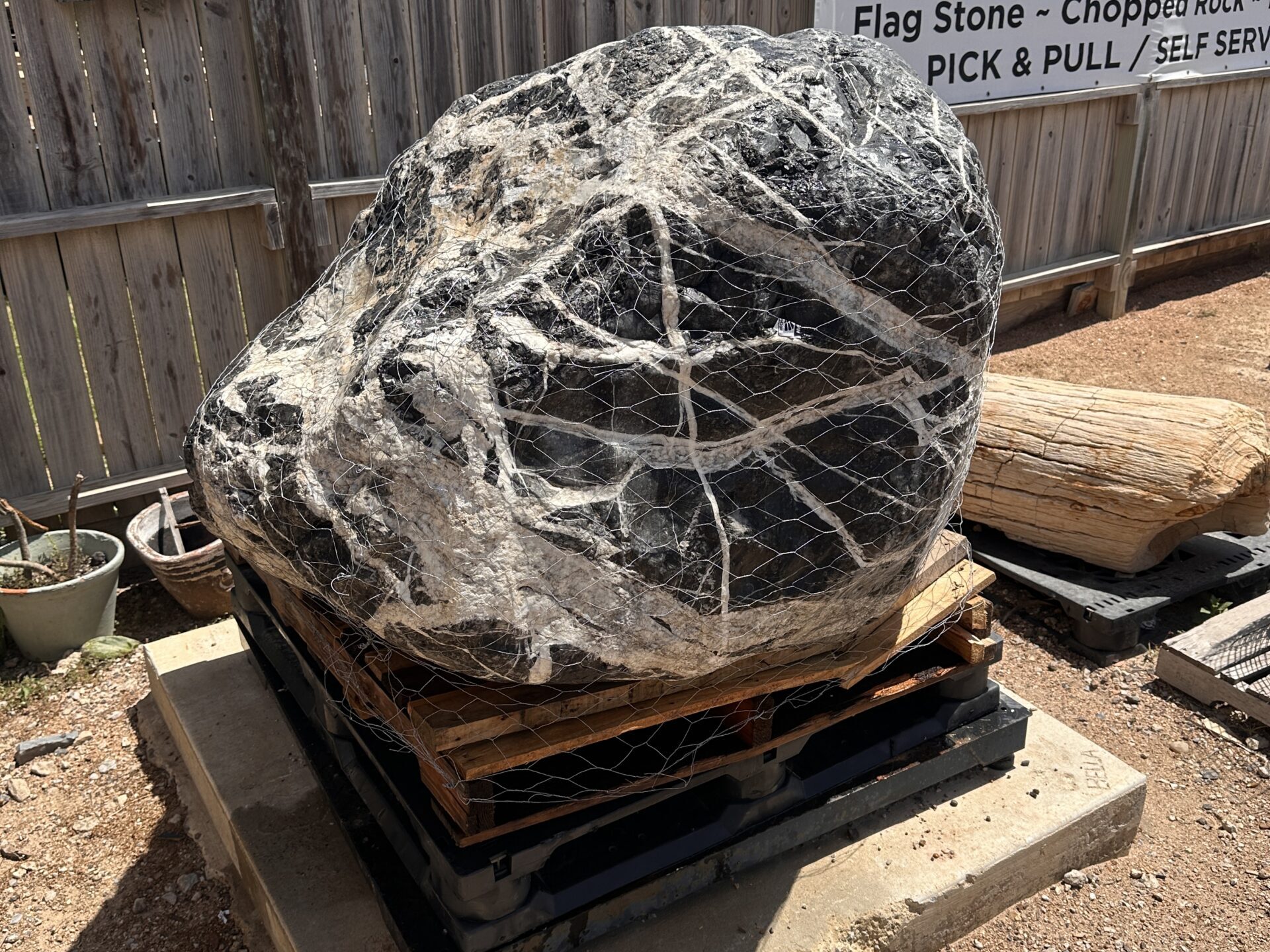 Black and White Boulder for Landscaping